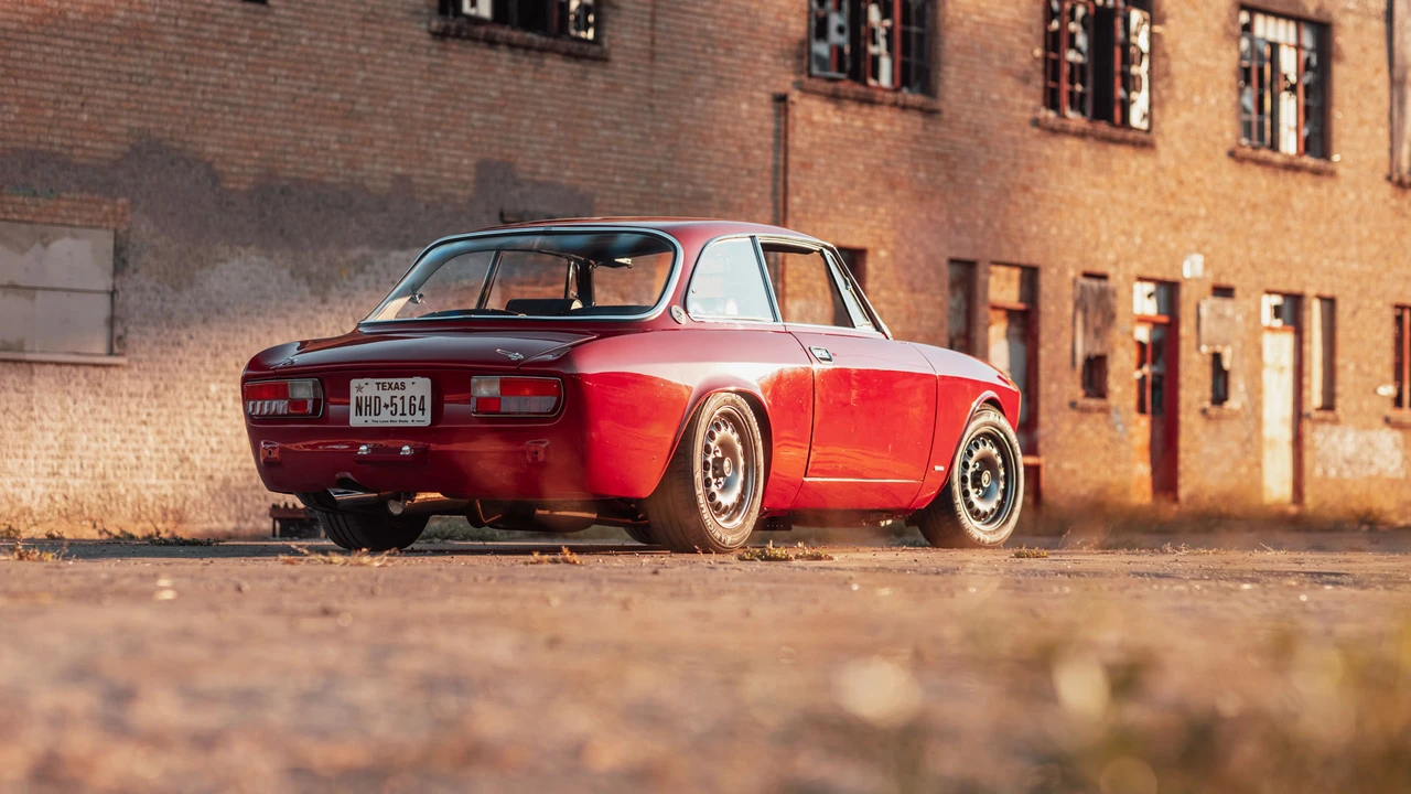 1974 Alfa Romeo 2000 GT Veloce - Image 23 of 31