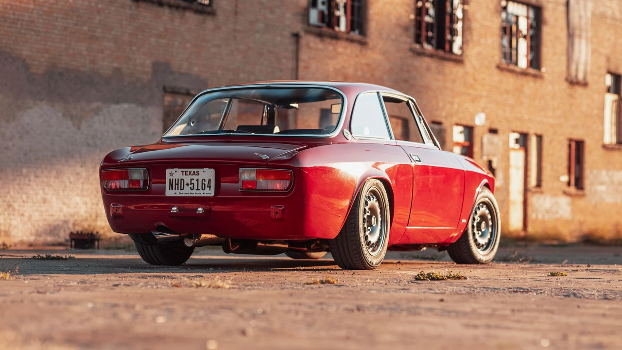 1974 Alfa Romeo 2000 GT Veloce - Image 24 of 31