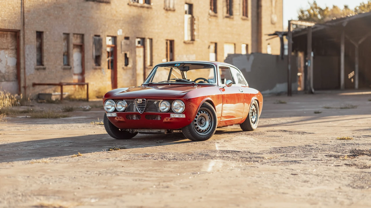 1974 Alfa Romeo 2000 GT Veloce - Image 6 of 31