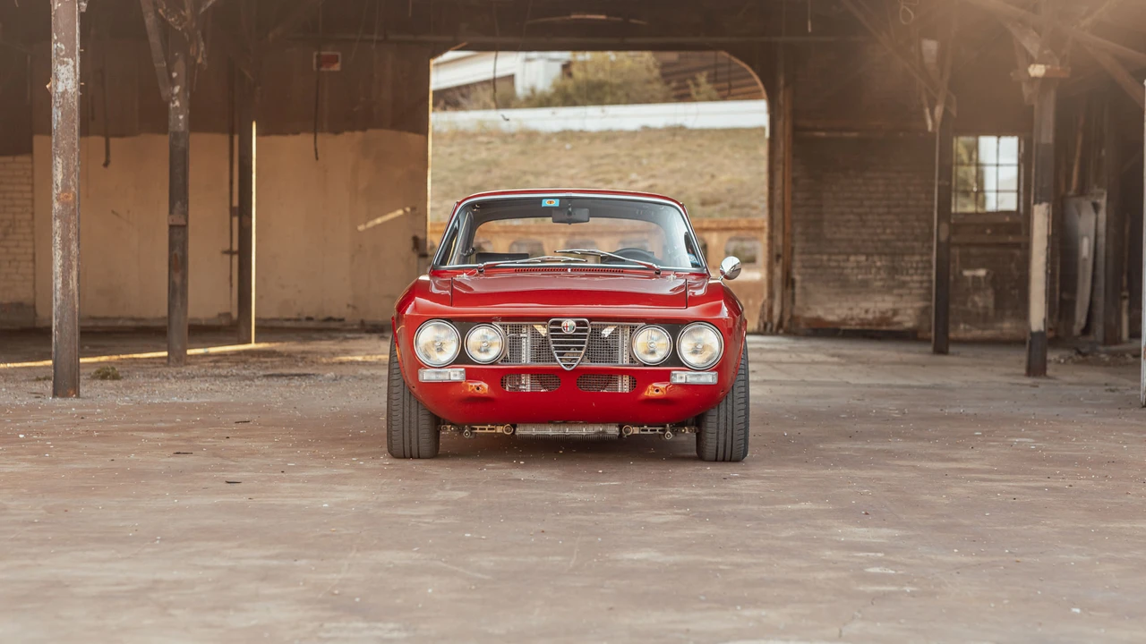1974 Alfa Romeo 2000 GT Veloce - Image 12 of 31
