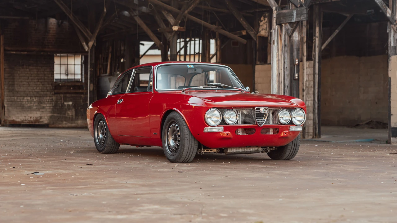 1974 Alfa Romeo 2000 GT Veloce - Image 13 of 31