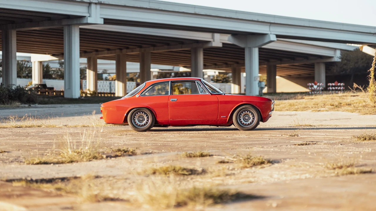 1974 Alfa Romeo 2000 GT Veloce - Image 17 of 31