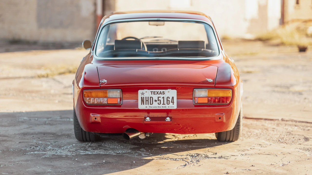 1974 Alfa Romeo 2000 GT Veloce - Image 28 of 31
