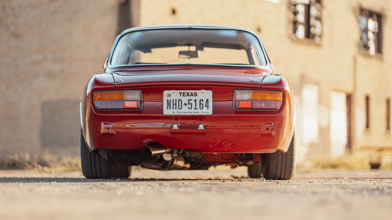 1974 Alfa Romeo 2000 GT Veloce - Image 29 of 31