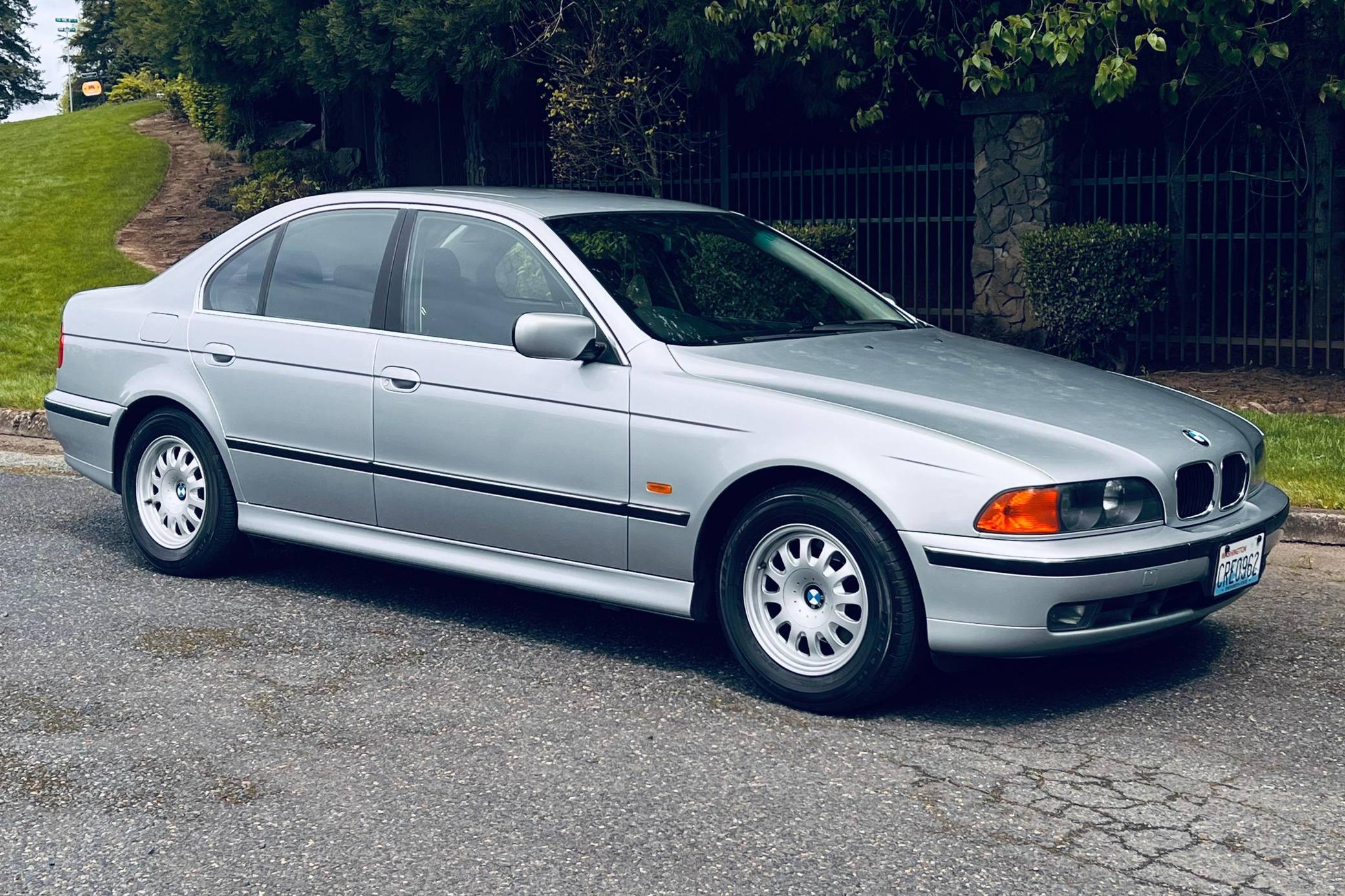 1998 BMW 525i Sedan