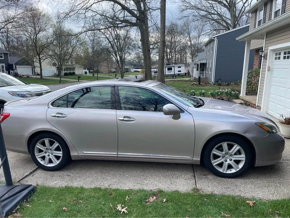 2007 Lexus ES 5th Gen - Image 2 of 10