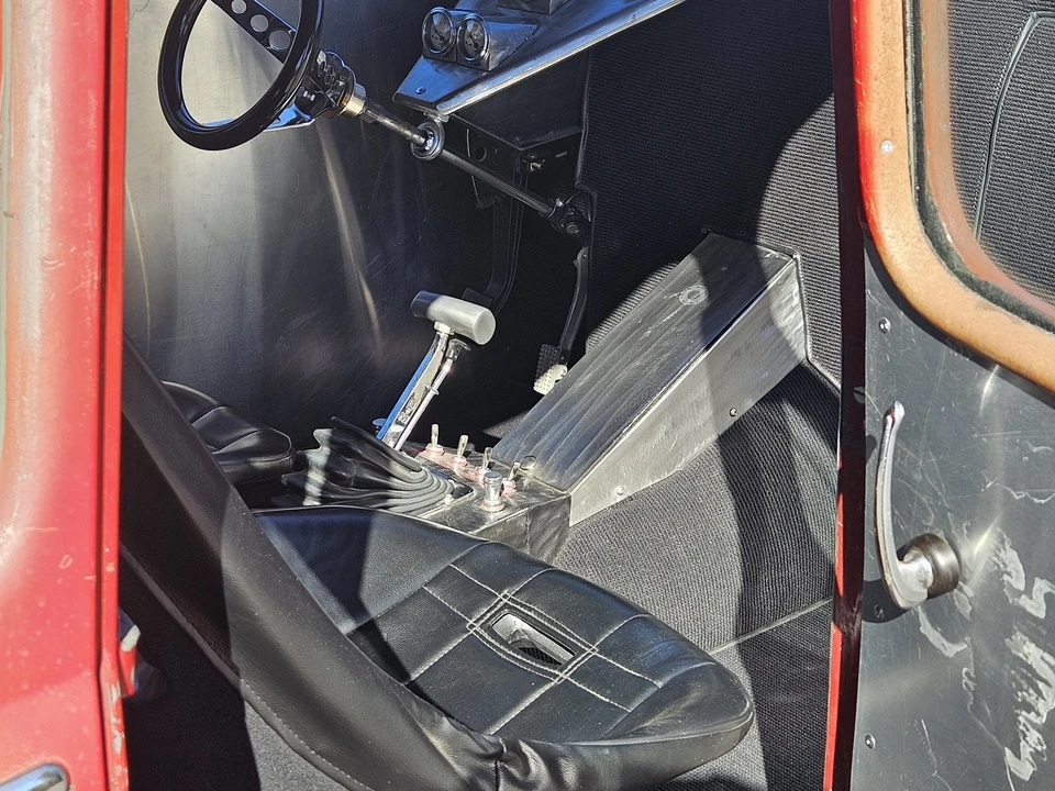 Vehicle image 25 of 31