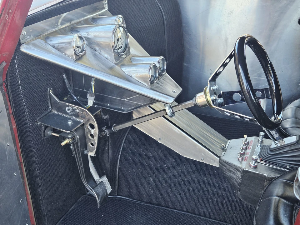 Vehicle image 23 of 31