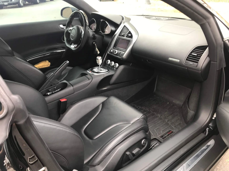 2010 Audi 42 R8 - Image 8 of 11
