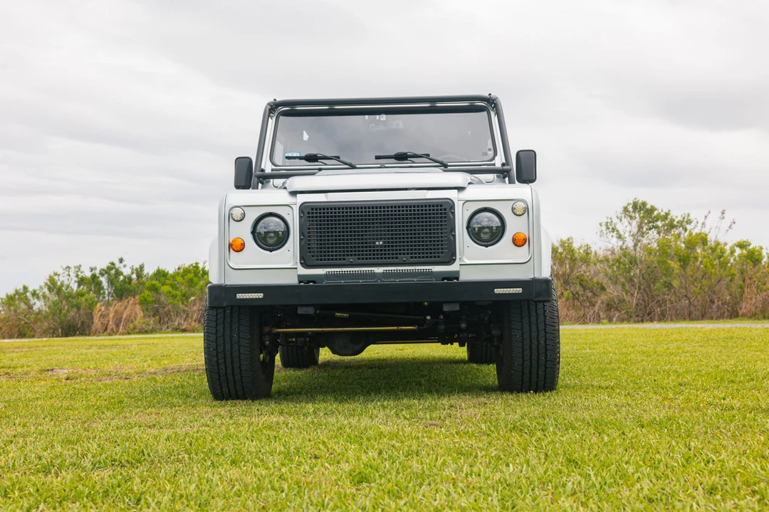 1996 Land Rover Defender 110 - Image 4 of 31