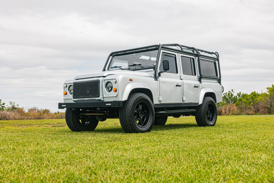 1996 Land Rover Defender 110 - Image 6 of 31