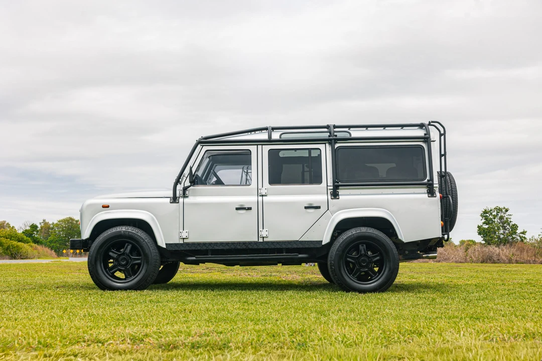 1996 Land Rover Defender 110 - Image 7 of 31