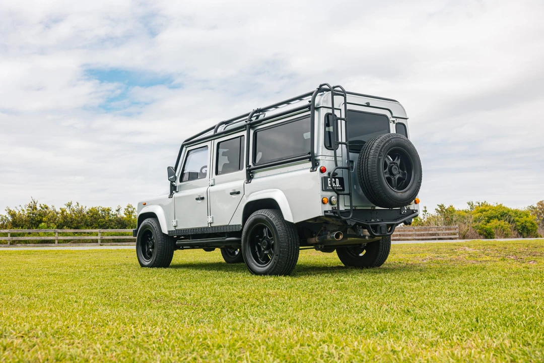 1996 Land Rover Defender 110 - Image 8 of 31