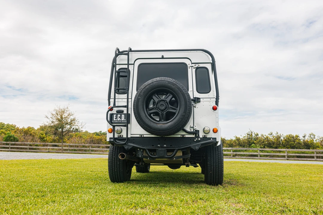 1996 Land Rover Defender 110 - Image 10 of 31