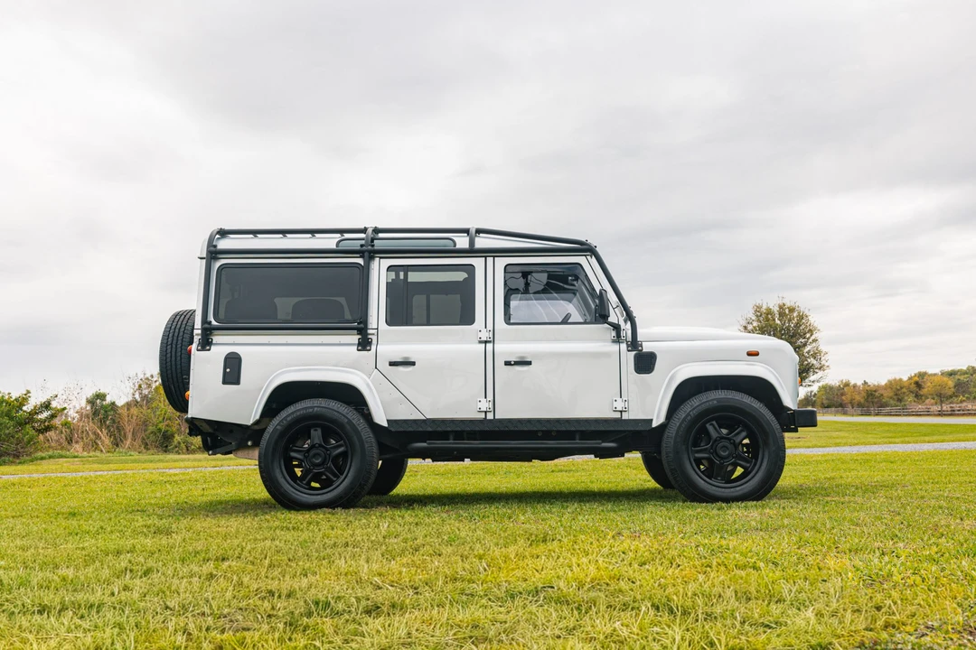 1996 Land Rover Defender 110 - Image 13 of 31