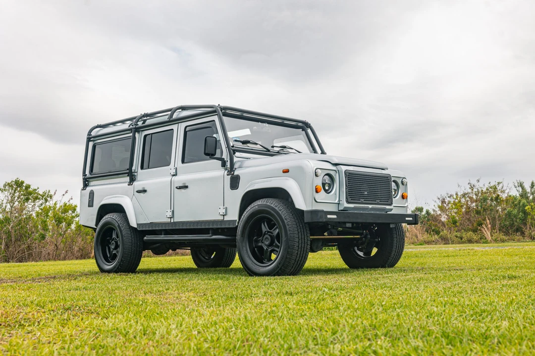 1996 Land Rover Defender 110 - Image 2 of 31