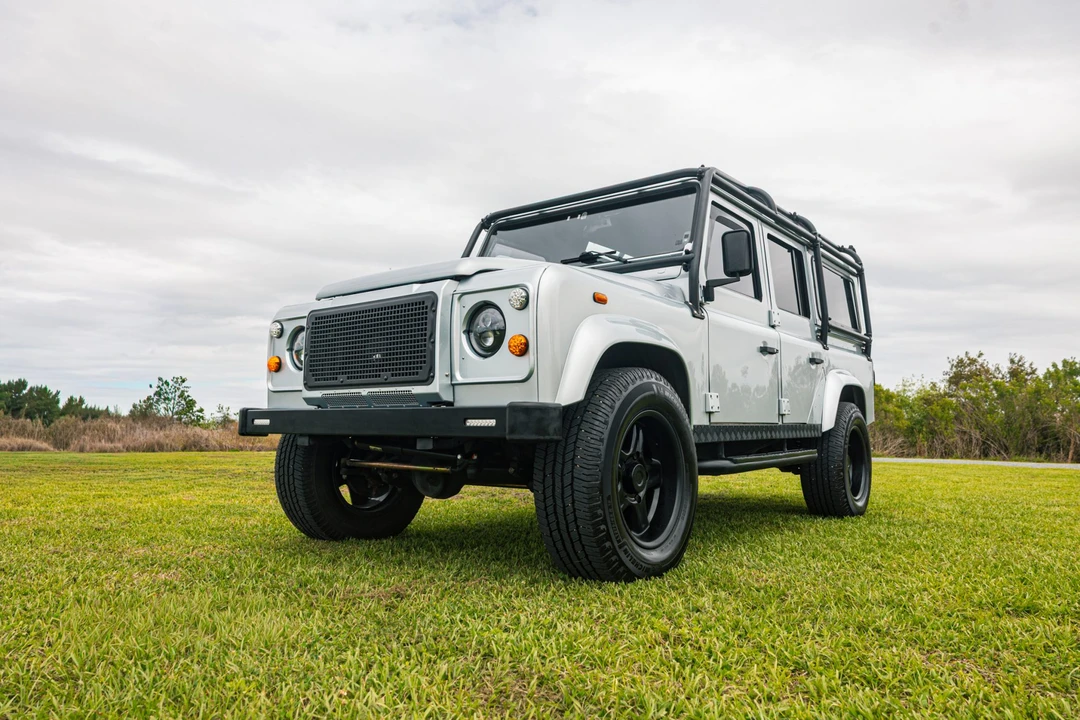 1996 Land Rover Defender 110 - Image 5 of 31