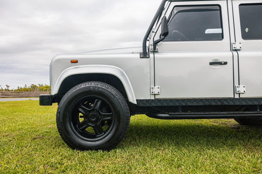1996 Land Rover Defender 110 - Image 14 of 31