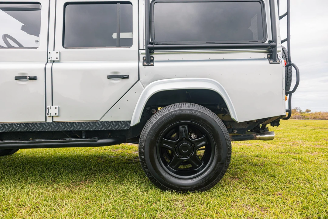 1996 Land Rover Defender 110 - Image 15 of 31