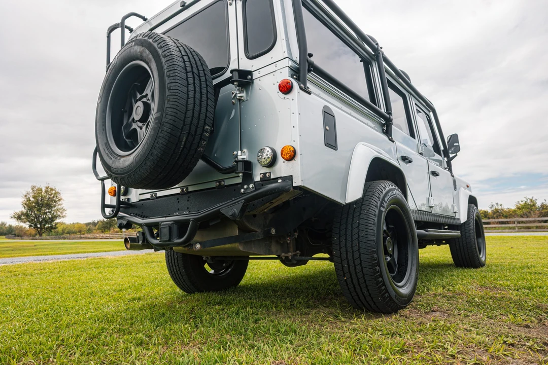 1996 Land Rover Defender 110 - Image 11 of 31