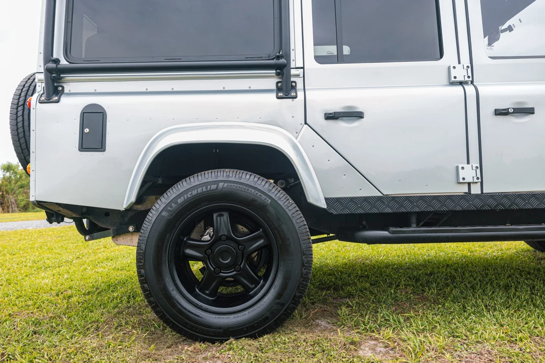 1996 Land Rover Defender 110 - Image 16 of 31