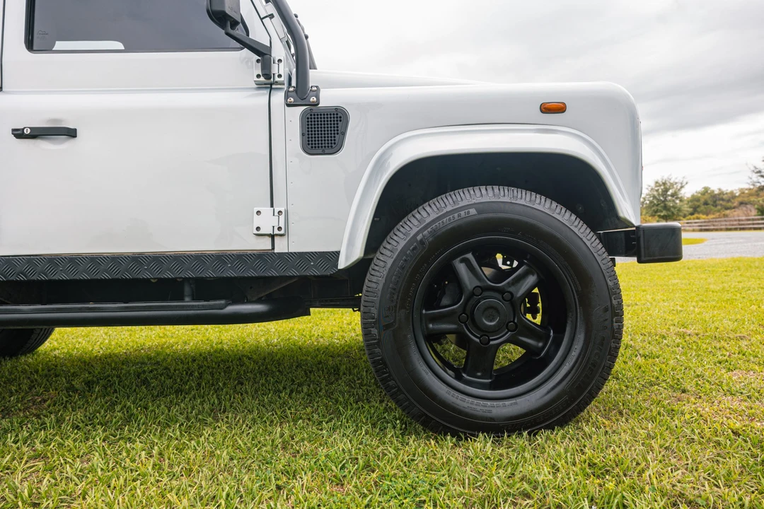 1996 Land Rover Defender 110 - Image 17 of 31