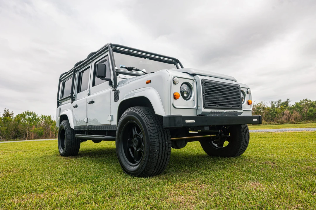 1996 Land Rover Defender 110 - Image 3 of 31