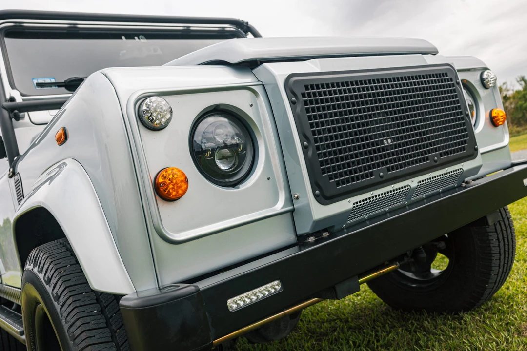1996 Land Rover Defender 110 - Image 19 of 31