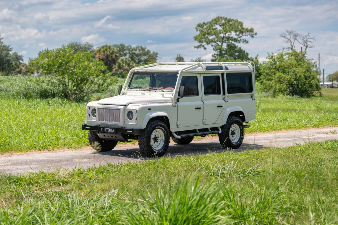 1991 Land Rover Defender 110 - Image 6 of 31
