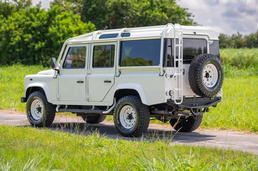 1991 Land Rover Defender 110 - Image 11 of 31