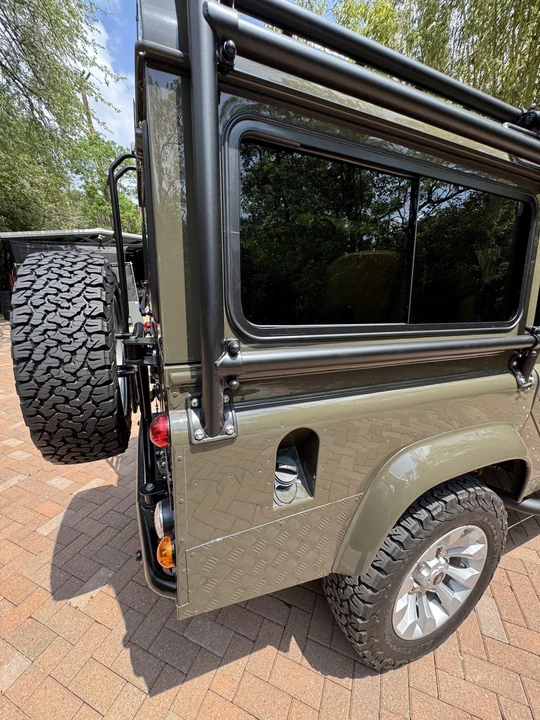 1995 Land Rover Defender 110 - Image 24 of 31