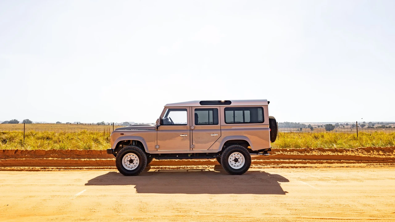 1989 Land Rover Defender 110 - Image 3 of 21