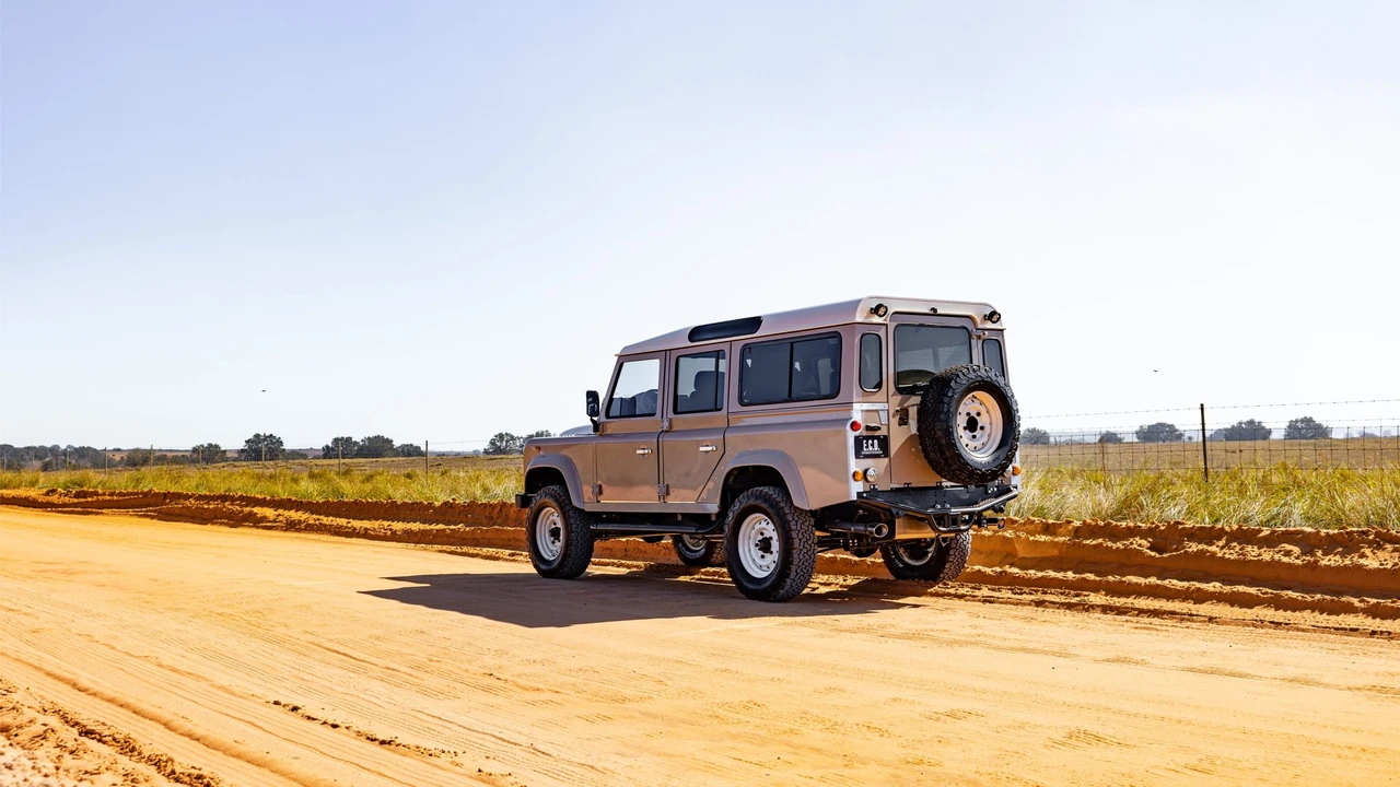 1989 Land Rover Defender 110 - Image 4 of 21