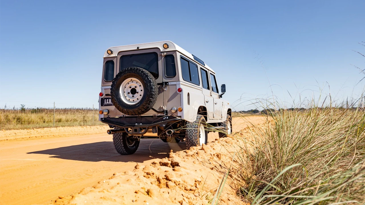 1989 Land Rover Defender 110 - Image 6 of 21