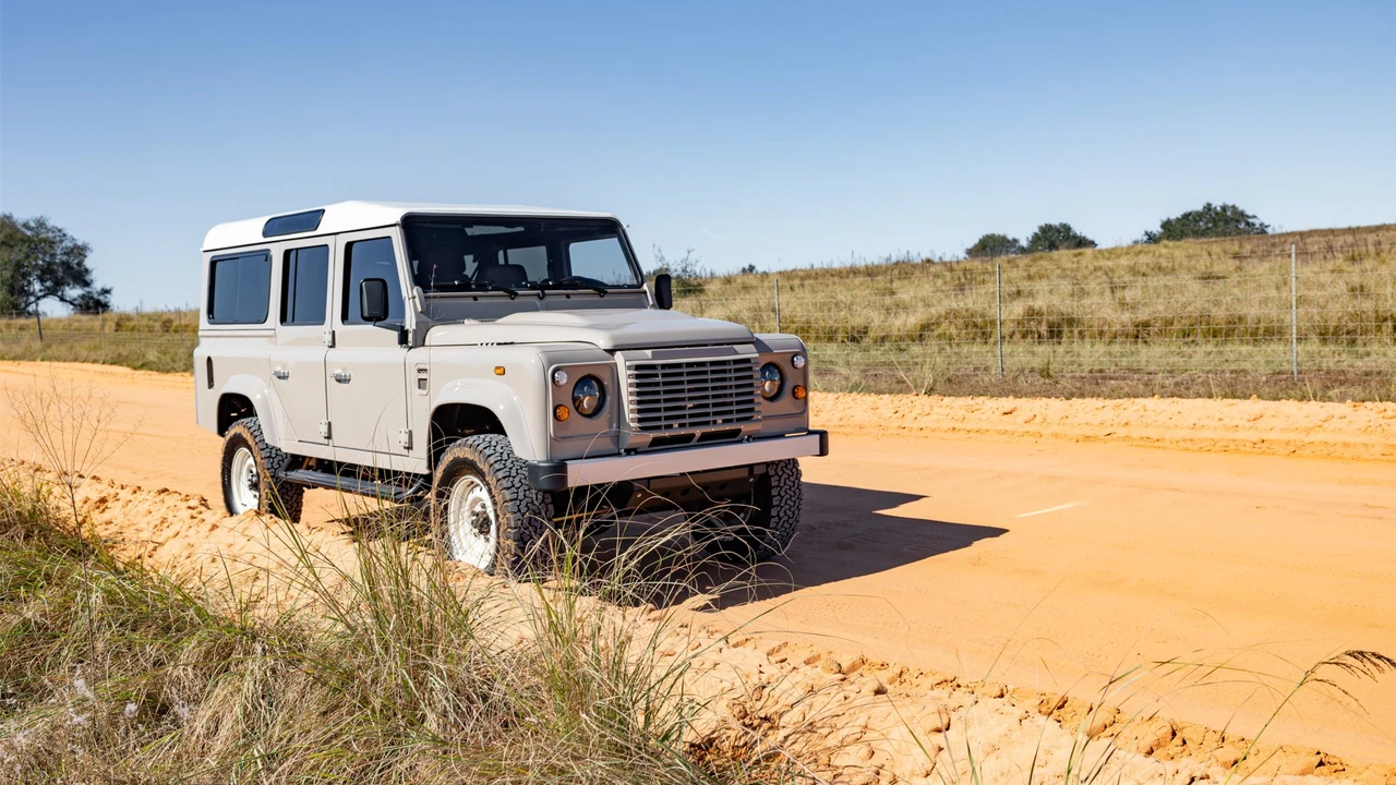1989 Land Rover Defender 110 - Image 7 of 21