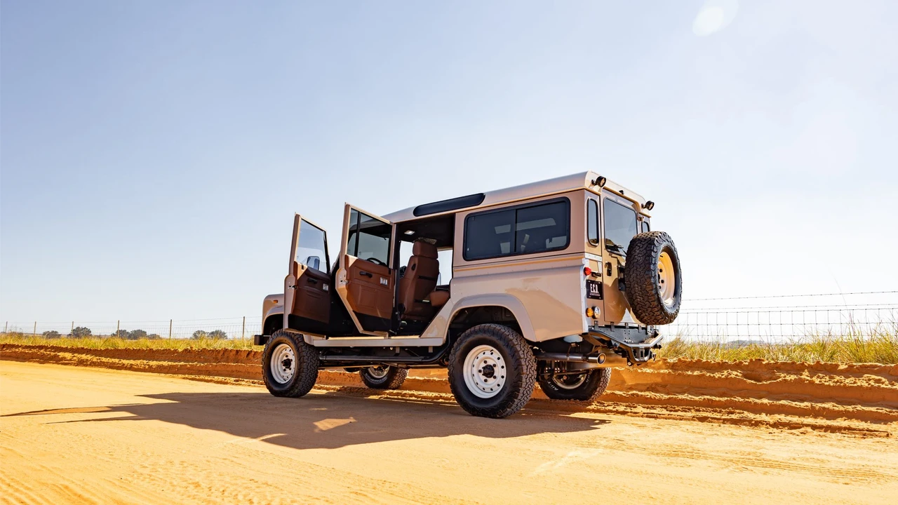 1989 Land Rover Defender 110 - Image 5 of 21