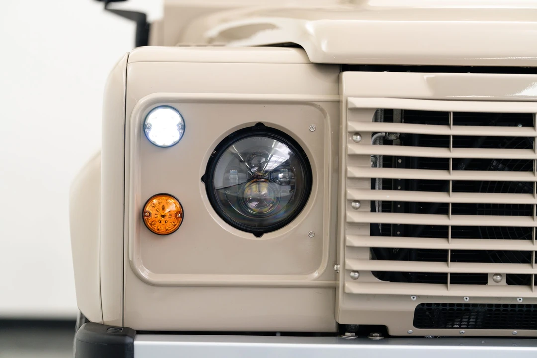 1989 Land Rover Defender 110 - Image 18 of 21