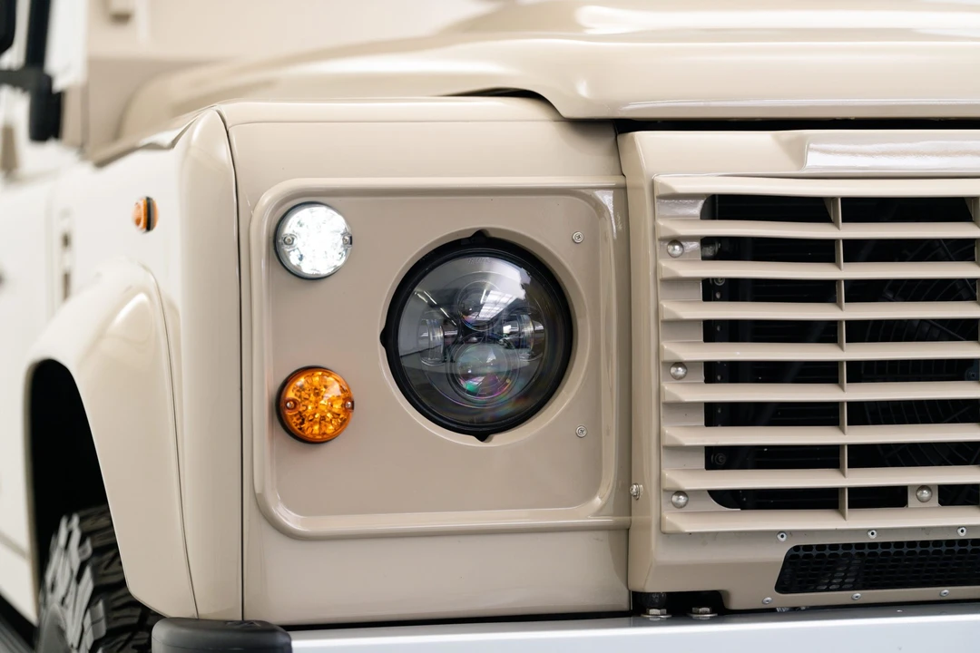 1989 Land Rover Defender 110 - Image 17 of 21