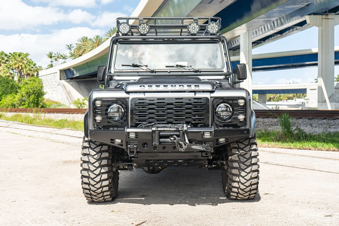 Land Rover Defender 110 - Image 24 of 31