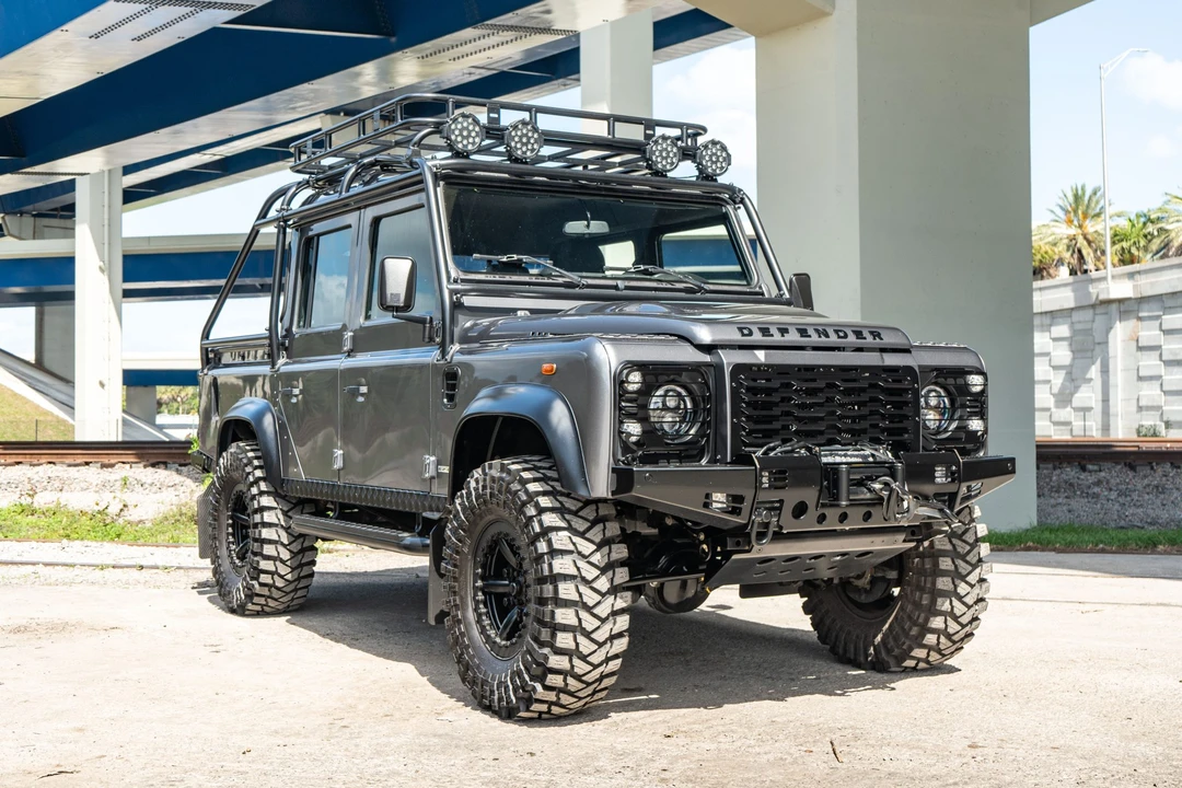 Land Rover Defender 110 - Image 23 of 31