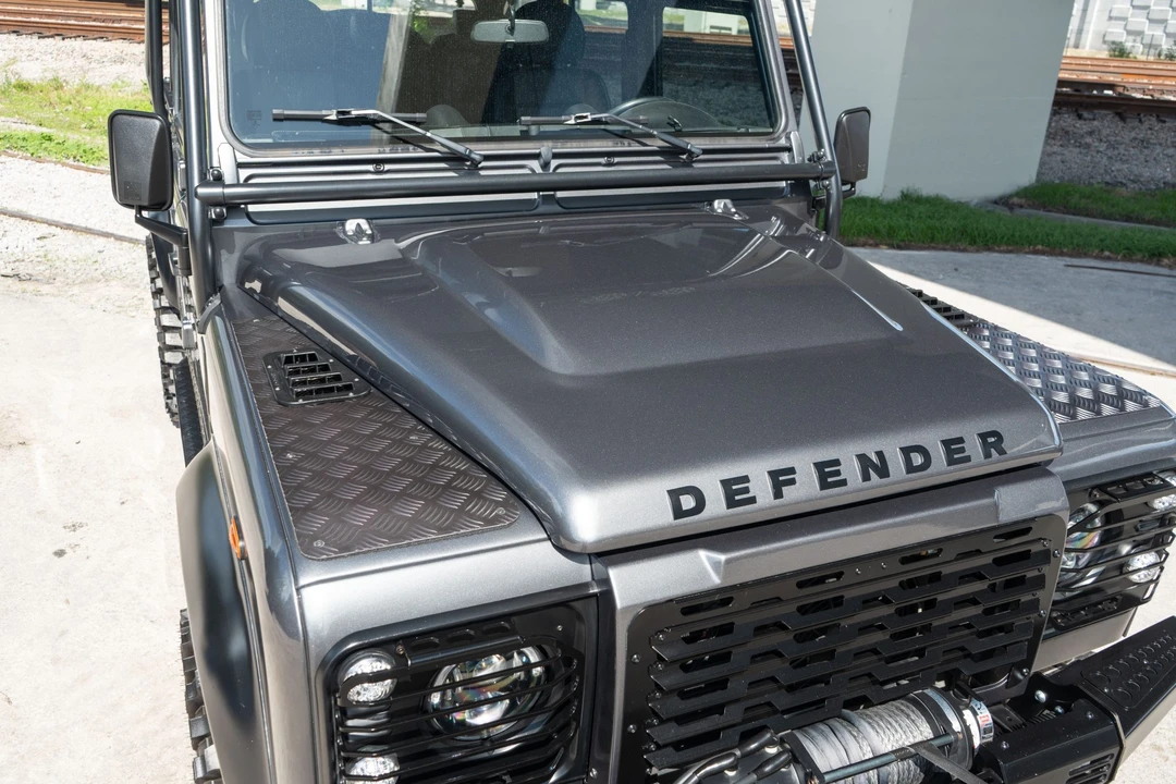Land Rover Defender 110 - Image 30 of 31