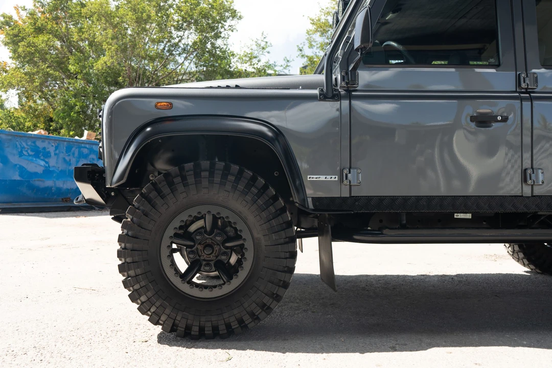 Land Rover Defender 110 - Image 25 of 31