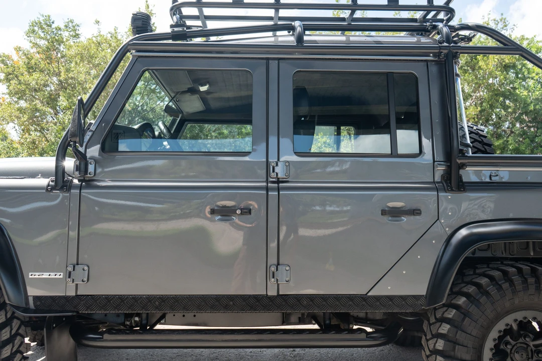 Land Rover Defender 110 - Image 26 of 31