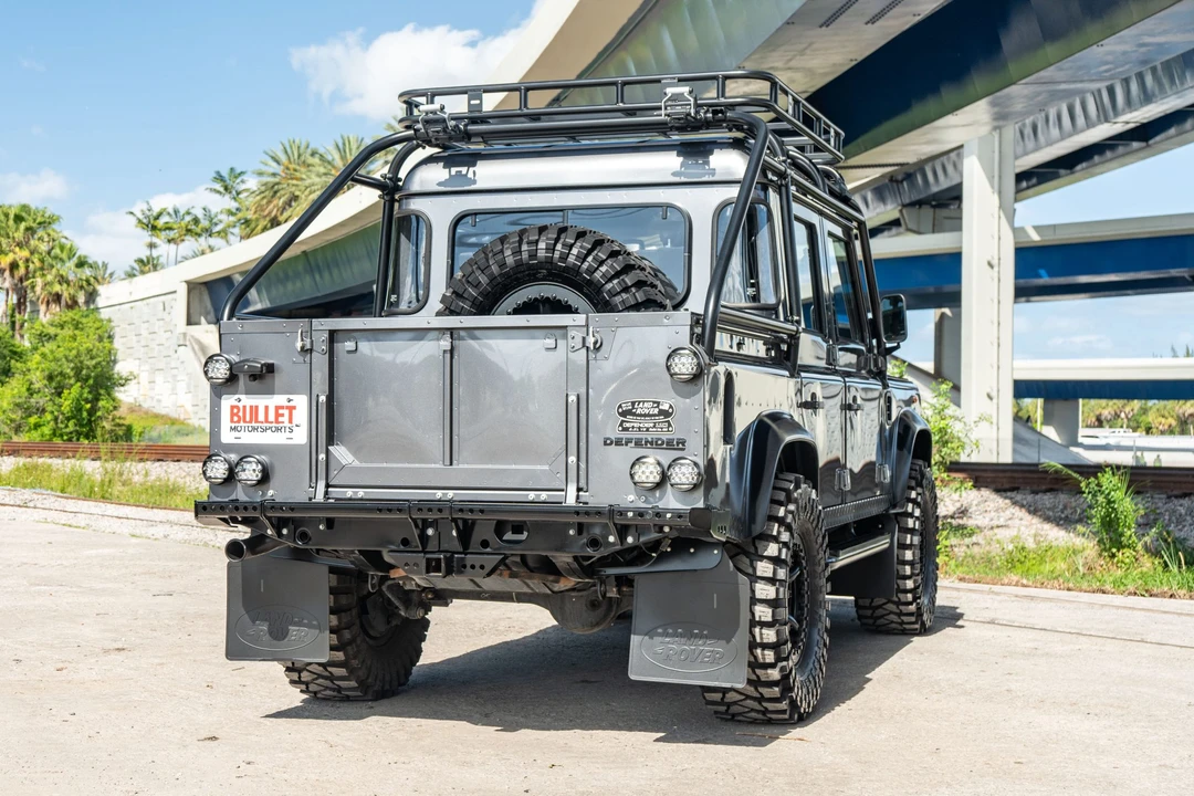Land Rover Defender 110 - Image 20 of 31