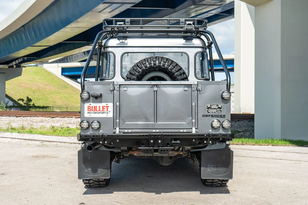 Land Rover Defender 110 - Image 18 of 31