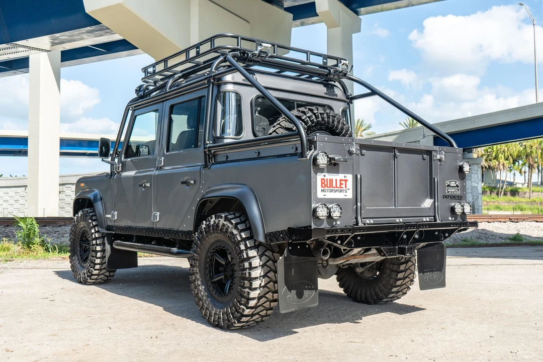 Land Rover Defender 110 - Image 16 of 31