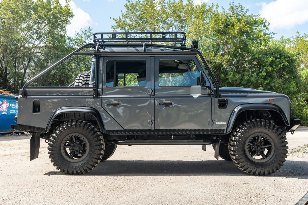 Land Rover Defender 110 - Image 22 of 31