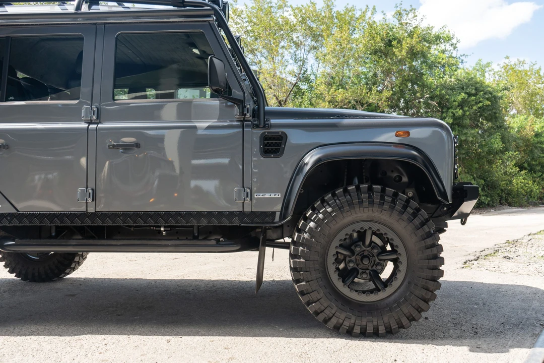 Land Rover Defender 110 - Image 28 of 31