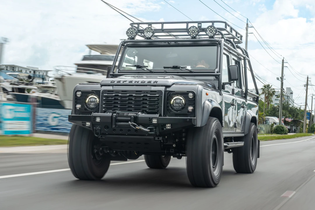 Land Rover Defender 110 - Image 6 of 31