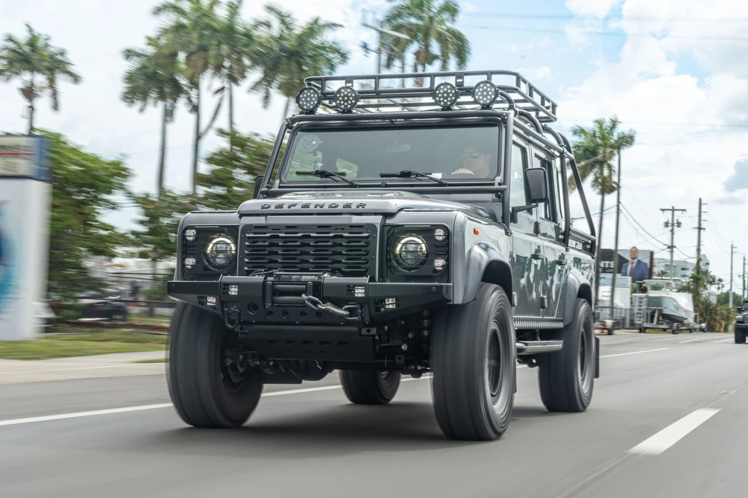 Land Rover Defender 110 - Image 5 of 31